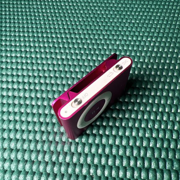 Apple iPod Shuffle A1204 Pink 2nd Generation 1GB-Charging Dock - Picture 4 of 9